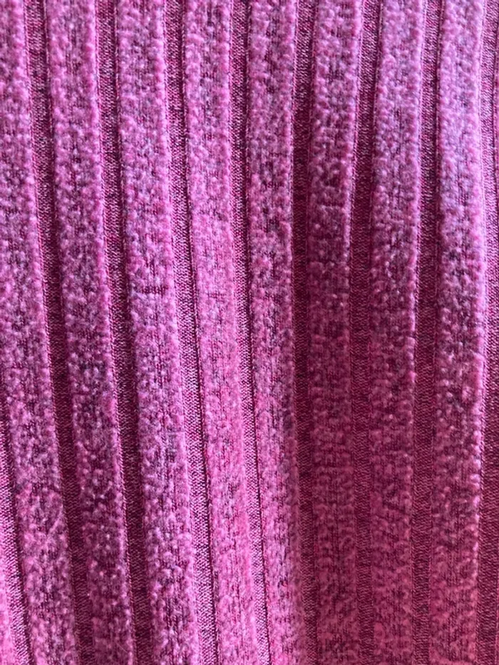 Superbe pull jamais porté couleur mauve taille L - photo numéro 2