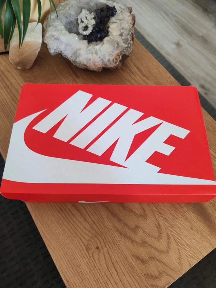 Nike Air Force Gamma Noir et Blanche neuve taille 40 - photo numéro 14