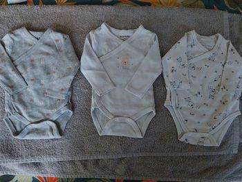 Lot de 12 bodys garçon