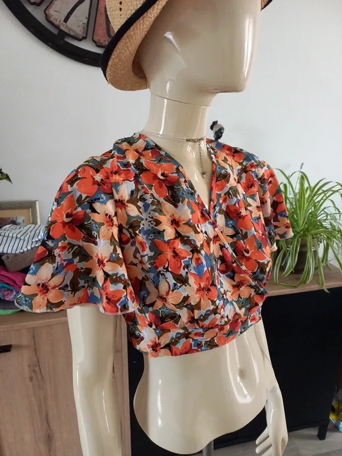 Haut top fleuri T38 - photo numéro 2