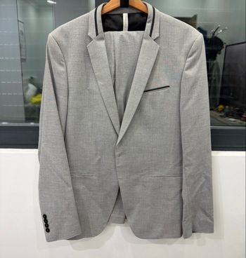 Costume Zara, porter 1 fois, taille bas 46 et haut 52 