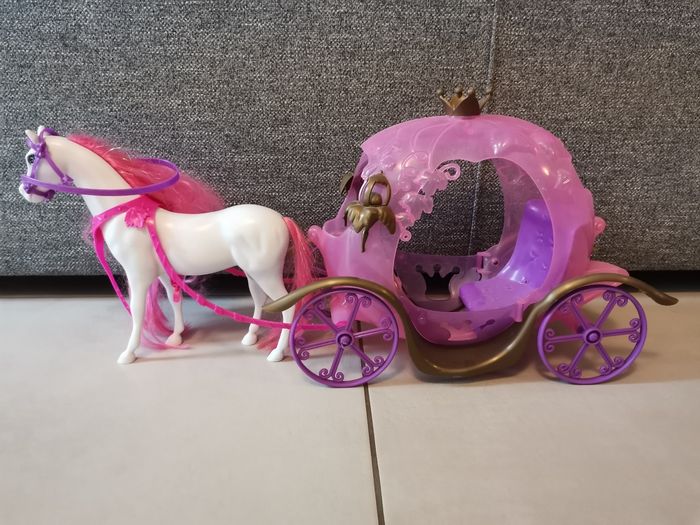 Carrosse et cheval pour barbie