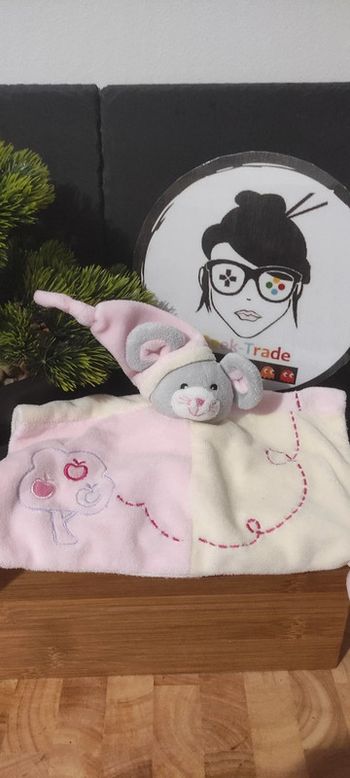 Doudou plat souris rose arbre pommes pommier gris bonnet arbre jaune gipsy