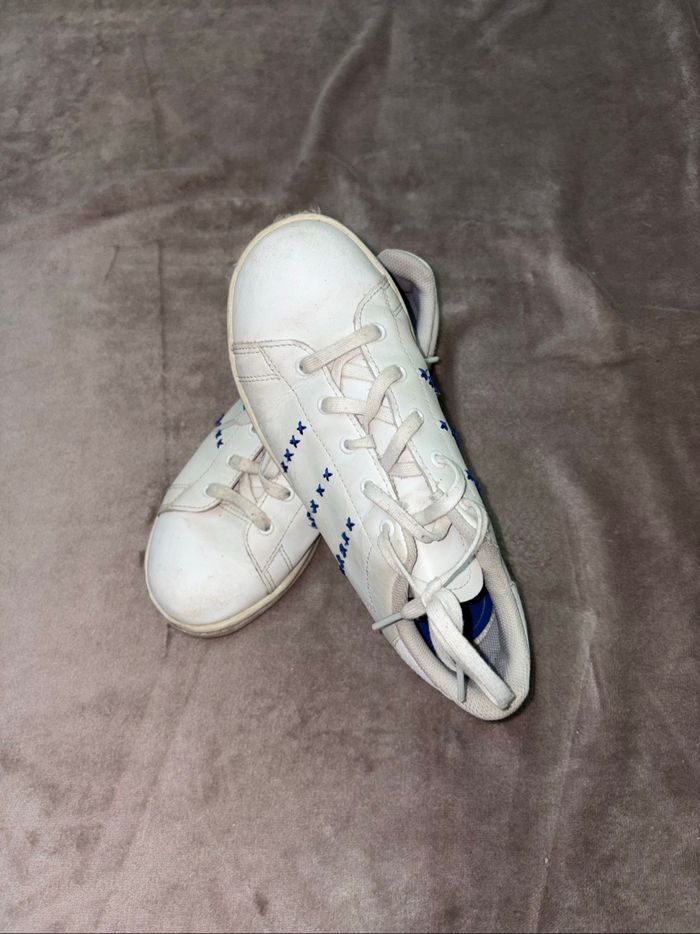 Baskets Adidas Stan Smith enfant taille 35 bleues et blanches en bon état - photo numéro 2
