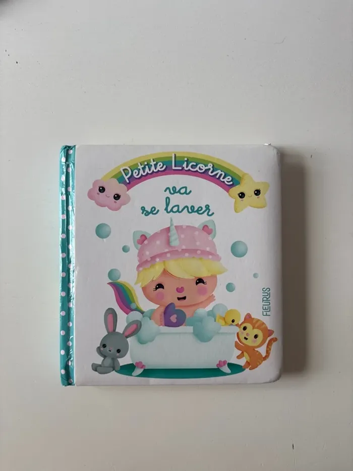Livre petite, licorne va se laver