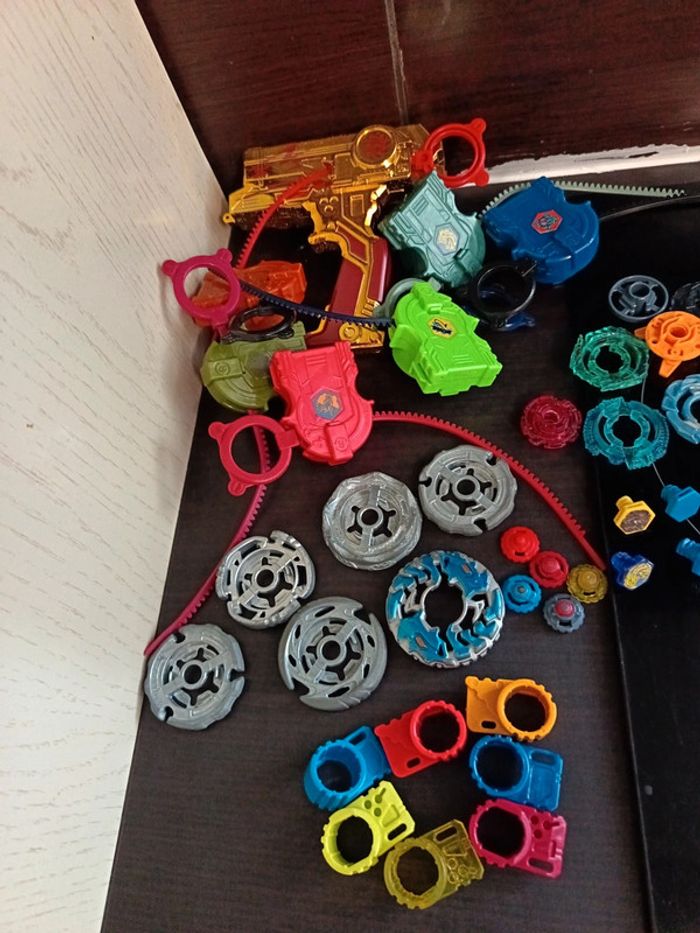 Lot toupies Beyblade - photo numéro 2