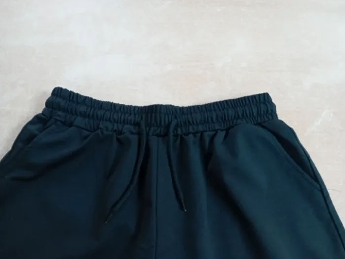 Petit short noir - photo numéro 2