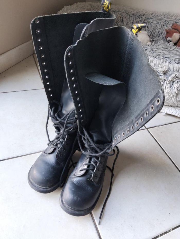 Bottes noires - photo numéro 3