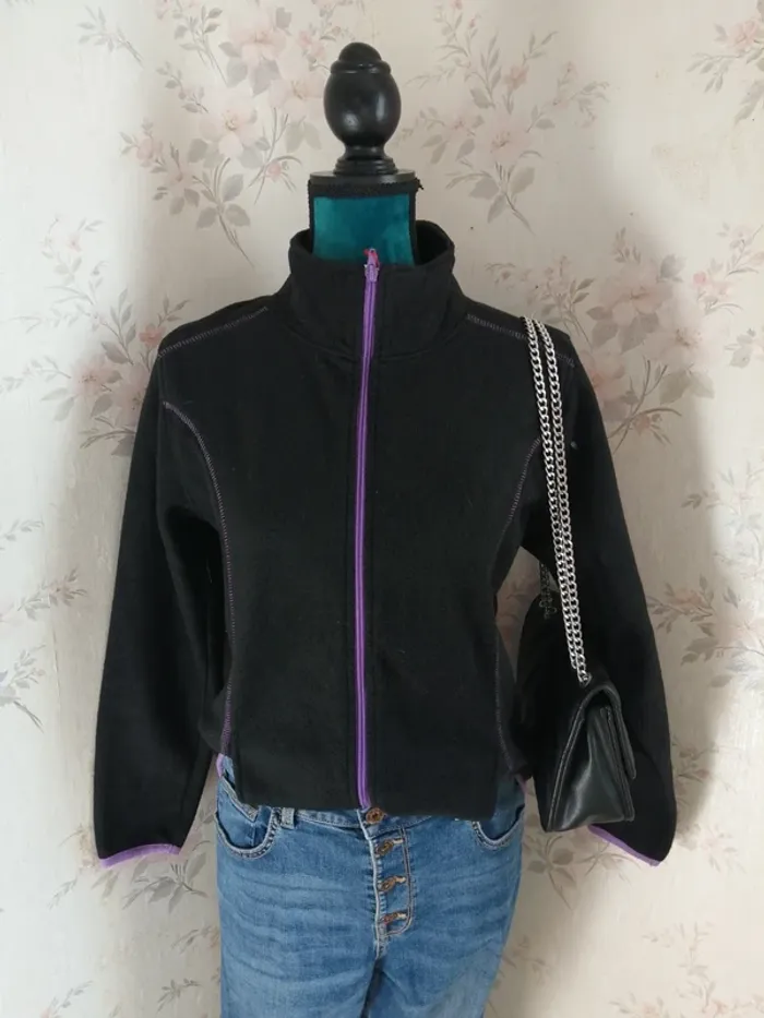 Veste polaire noire avec détails violets et poches / united sport / (M)