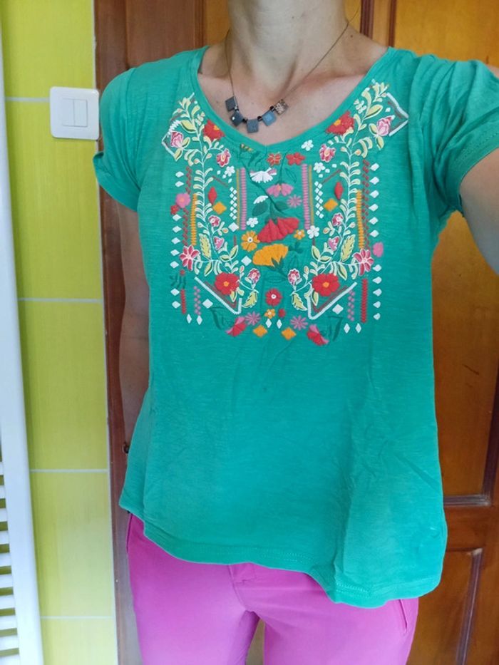 T-shirt femme vert épaules ouvertes - photo numéro 2