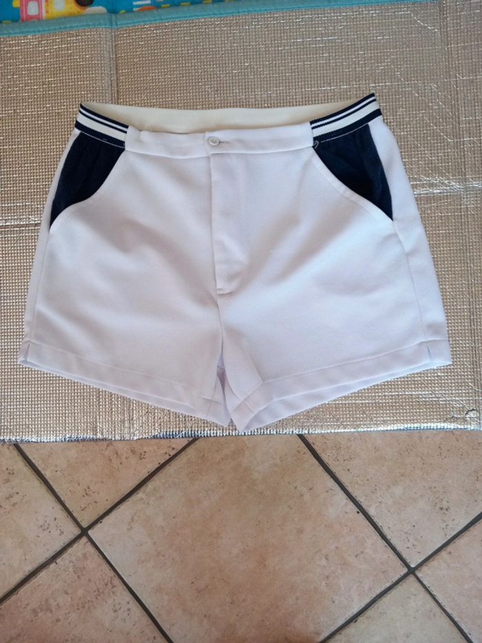 👵short polyester blanc bleu marine T46/48