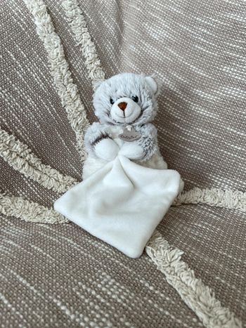 Peluche doudou mouchoir 16cm Babynat ours gris et blanc très bon état