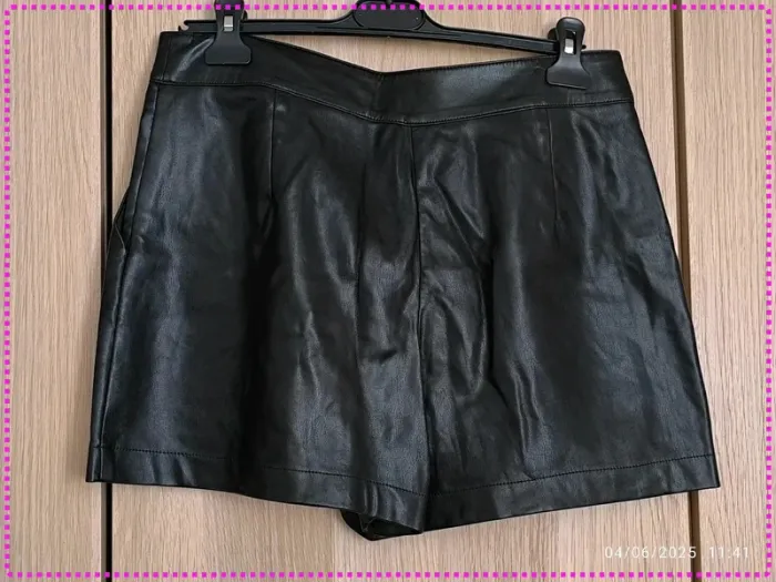 Short simili noir (42) - photo numéro 2