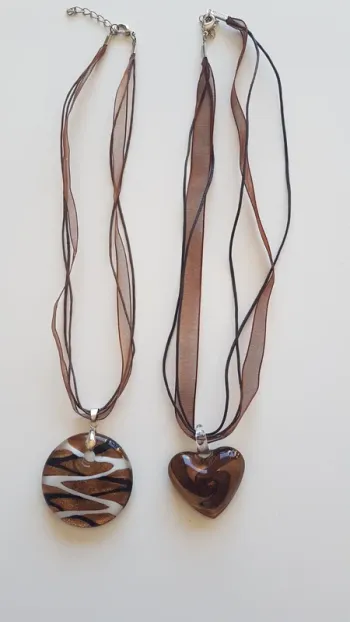 Lot de 2 colliers en verre