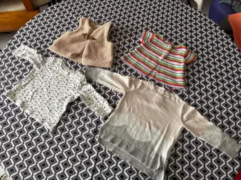 Lot de 2 Gilets / 2 Pulls