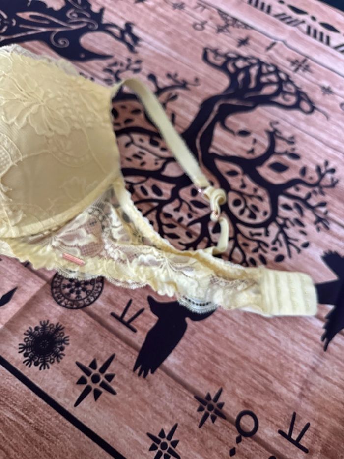 Soutien gorge jaune femme - photo numéro 3