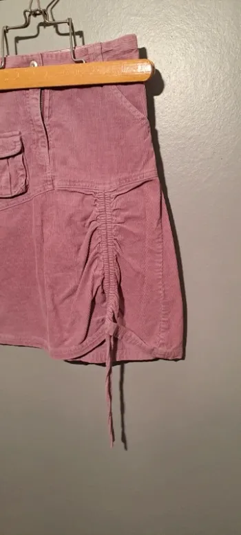 Jupe violette sous le genou - Marque Okaïdi - Taille 8 ans - Bon état.