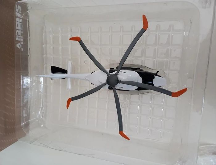 Maquette hélicoptère Ach160 Airbus Helicopters 1/72 - photo numéro 3