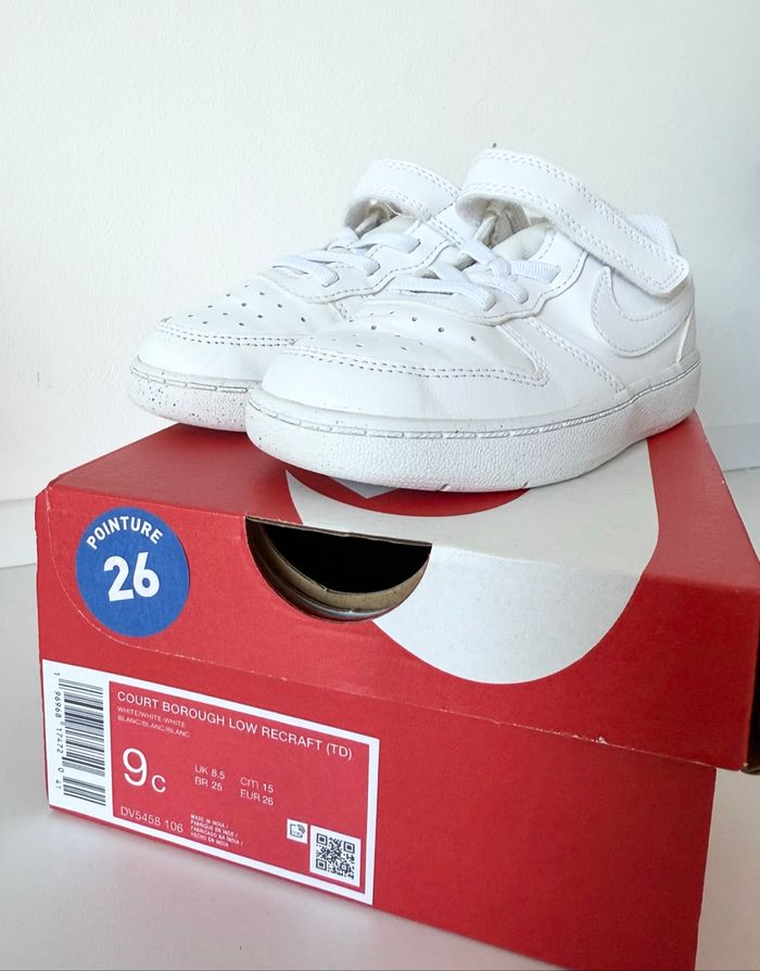 Baskets Sneakers Nike - Taille  26  - parfait état - photo numéro 3