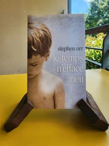 Livre broché "le temps n'efface rien" de Stephen Orr