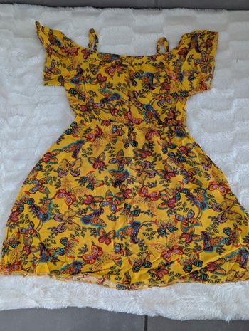 Robe à motif papillons