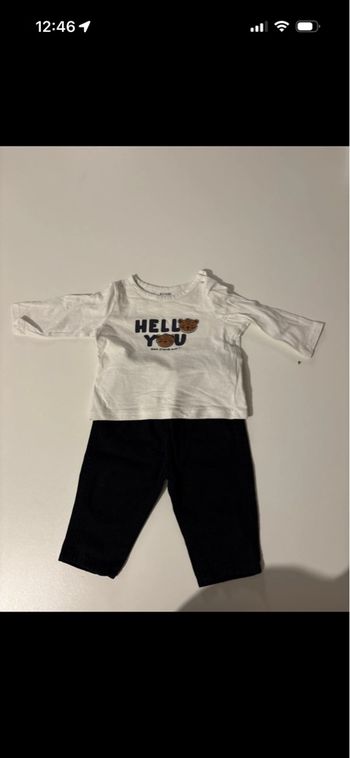 T-shirt manches longues Kiabi et pantalon noir, six mois