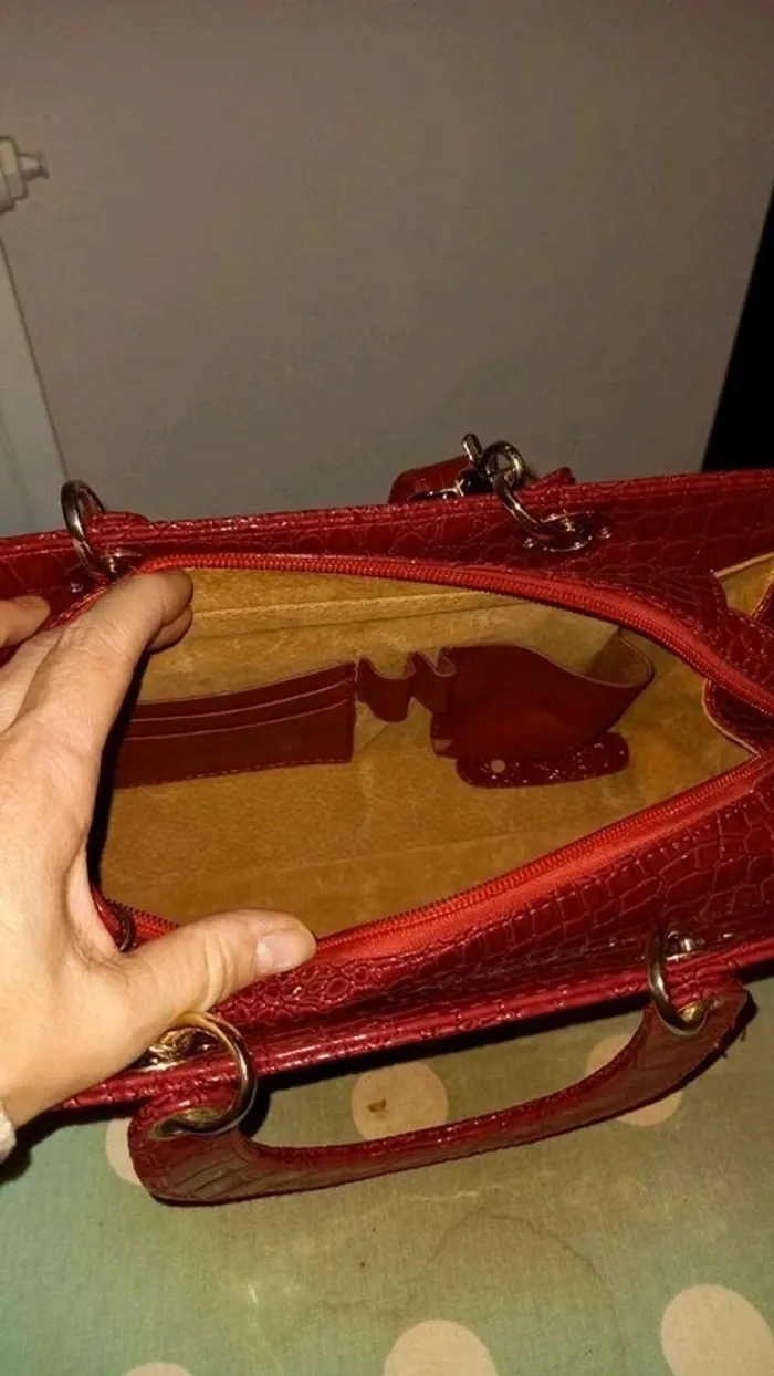 Très joli sac rouge - photo numéro 3