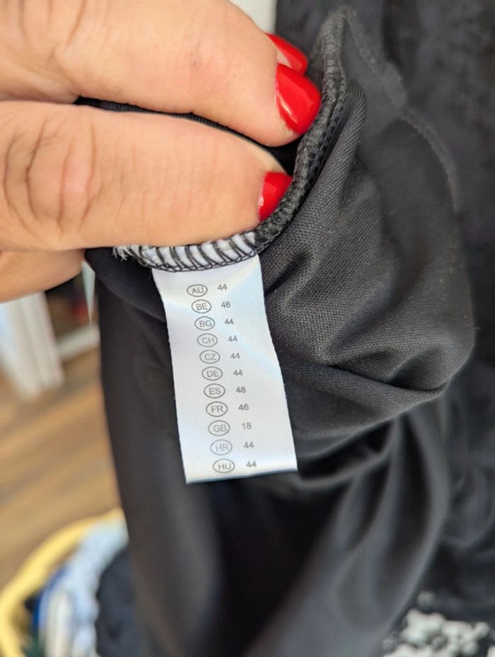 Robe noire en dentelle taille 44 - photo numéro 7