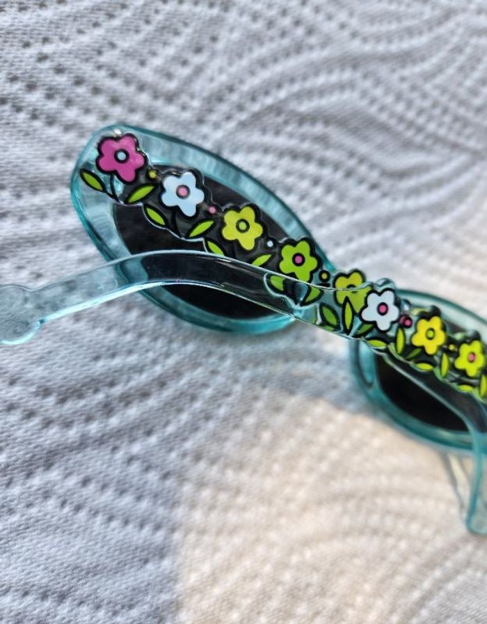 Paire de lunettes de soleil fillette