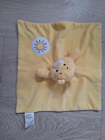 Doudou plat bisounours grelot jaune Care Bears baby
