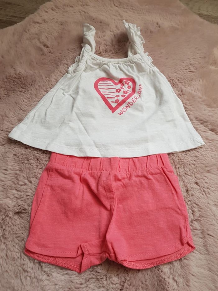 Short et tee shirt fille 3 mois - photo numéro 2