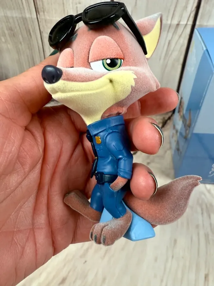 Figurine authentique Disney Japon Zootopie Nick Wilde Fluffy Puffy - tenue de policier - photo numéro 14