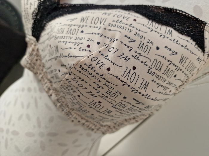 Soutien Gorge Beige Dentelle Noire Imprimé Cœur Love - photo numéro 3