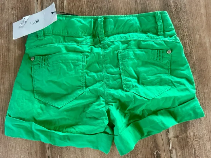 Short Hugo boss neuf 6 ans - photo numéro 2