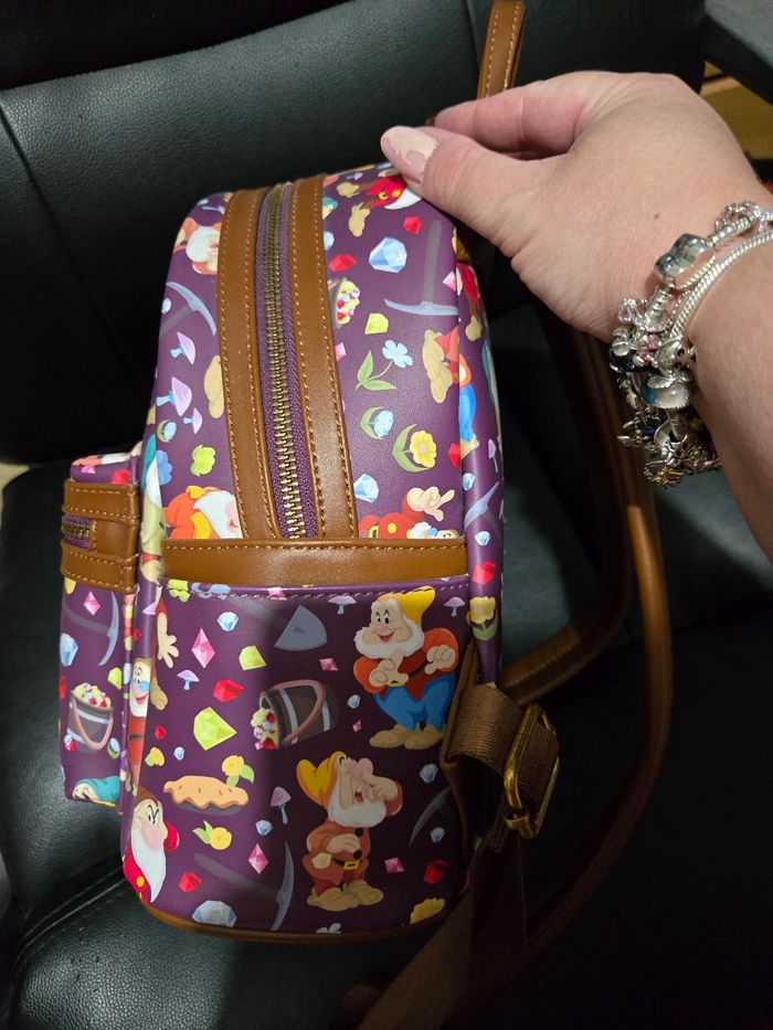 Loungefly blanche neige et les septs nains - photo numéro 2