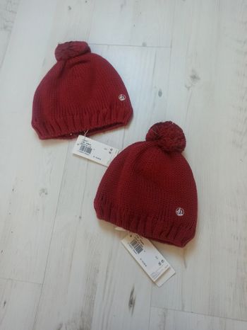 Lot 2 bonnets / neuf avec etiquette