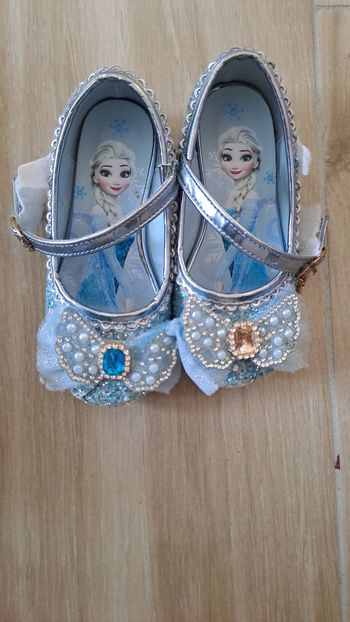 Chaussure reines des neiges taille 26