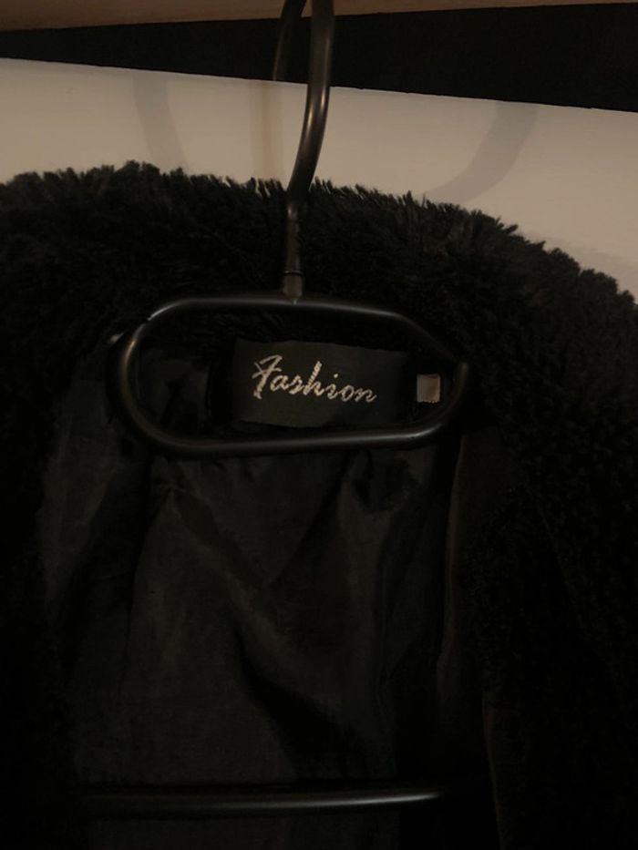 Manteau d’hiver / Fausse fourrure noire - photo numéro 4