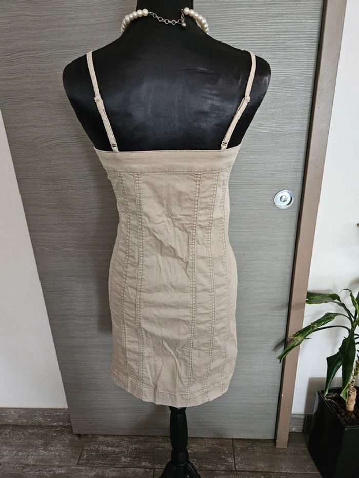 Robe beige à bretelle - photo numéro 4