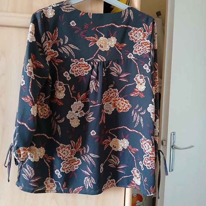 2 Hauts  femme Taille 38 - photo numéro 3
