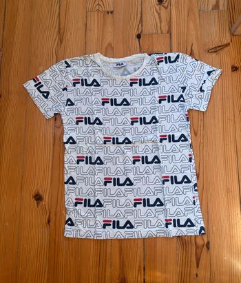 T-shirt FILA taille S, 13-14 ans env
