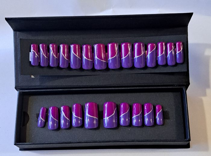 Press on nails violet - photo numéro 2