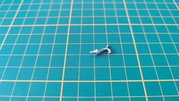 Attache capot pièce détachée miniature Bburago Burago Bugatti Atlantic 1936 1/24 1/24e 1/24ème #D34