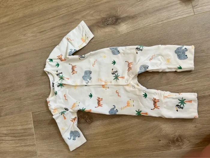 Pyjama fin 1 mois - photo numéro 7