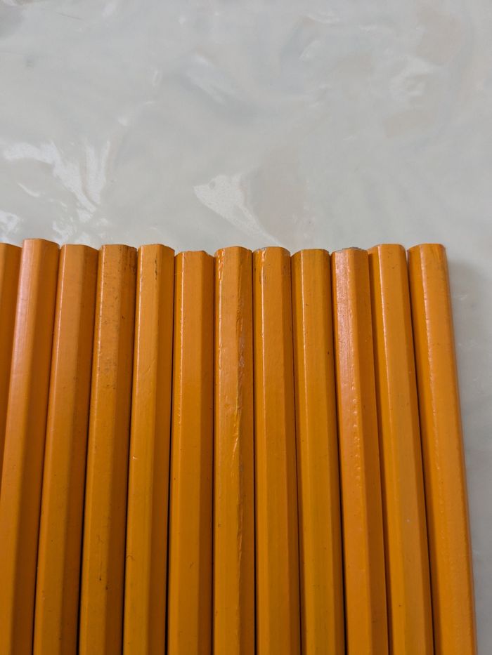 Lot de 12 crayons de papier avec gomme. - photo numéro 3