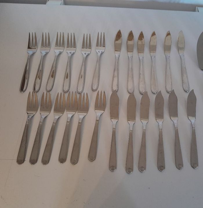 Lot de 28 couverts à poissons inox france