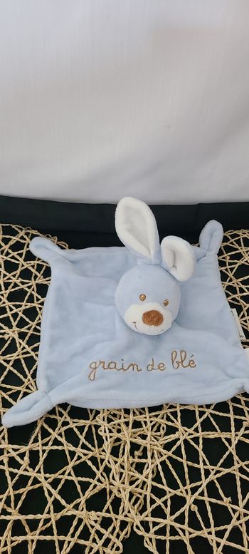 doudou lapin bleu marron grain de blé