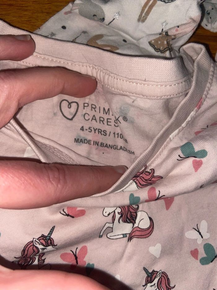 Lot tee shirt primark 4/5ans - photo numéro 4
