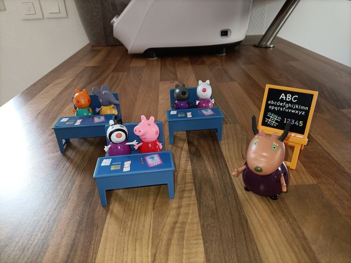 Peppa Pig à l'école - Salle de classe (Me Gazelle et ses 6 éleves) - photo numéro 4