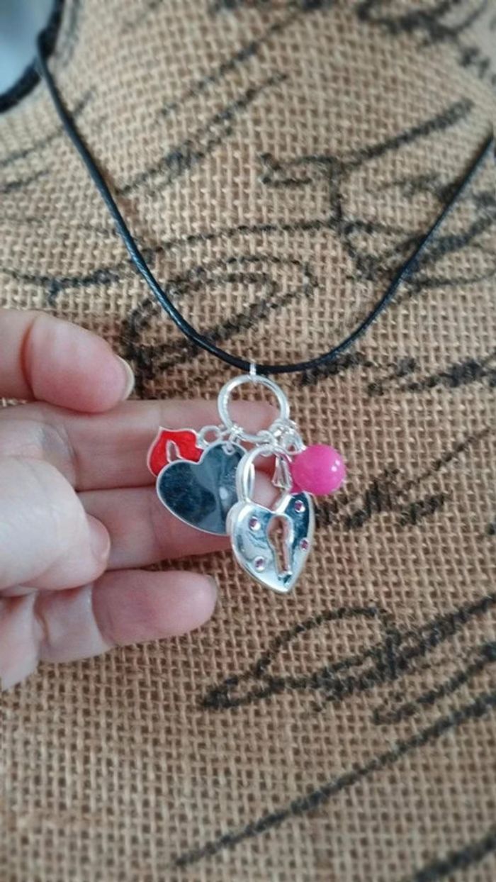 Collier  multi  pendentifs  argenté rose  rouge noir - photo numéro 4